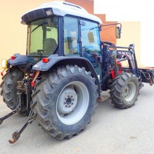 foto 5t tractor with loader+forks (newish !